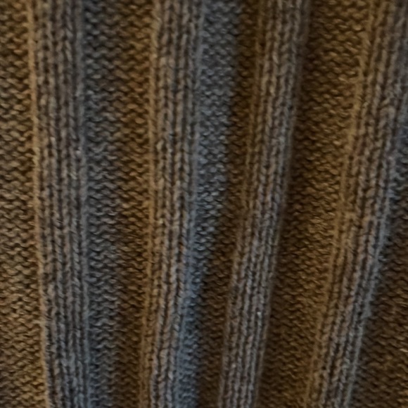 Sweater from the Gap - Picture 6 of 6